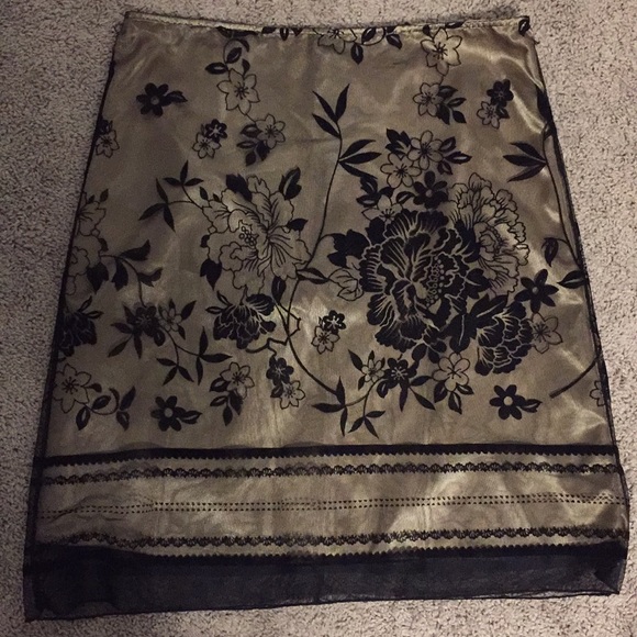 HeartSoul Dresses & Skirts - Ladies Gold and Black Skirt.